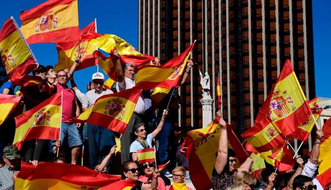 Spanish leader Rajoy mulls suspending Catalonia autonomy