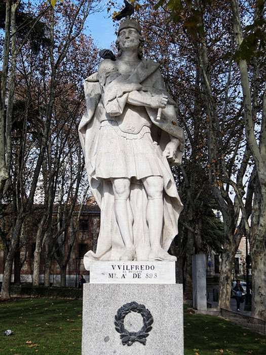Statue of Wilfred the Hairy in Madrid 